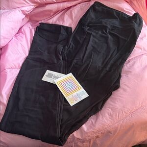 NWT!! 🖤 LuLaRoe Charcoal Leggings